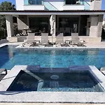 Sahra Premium - Luxury 4 Bedroom With Private Pool & Garden In Dalyan Center