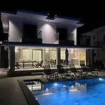 Sahra Premium - Luxury 4 Bedroom With Private Pool & Garden In Dalyan Center * Ortaca