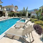 Sahra Premium - Luxury 4 Bedroom With Private Pool & Garden In Dalyan Center Ortaca
