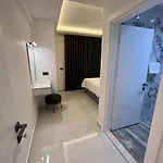 Sahra Premium - Luxury 4 Bedroom With Private Pool & Garden In Dalyan Center *