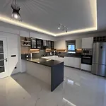 Sahra Premium - Luxury 4 Bedroom With Private Pool & Garden In Dalyan Center