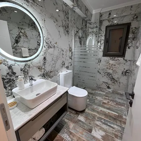 Sahra Premium - Luxury 4 Bedroom With Private Pool & Garden In Dalyan Center