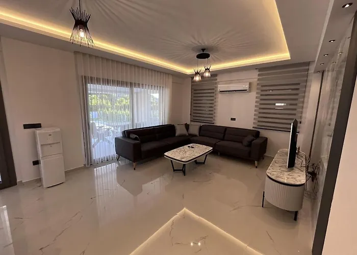 Sahra Premium - Luxury 4 Bedroom With Private Pool & Garden In Dalyan Center