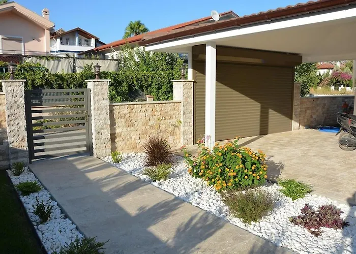 Sahra Premium - Luxury 4 Bedroom With Private Pool & Garden In Dalyan Center Vilă