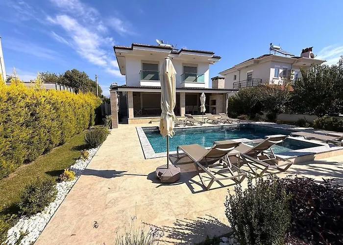 Vilă Sahra Premium - Luxury 4 Bedroom With Private Pool & Garden In Dalyan Center *