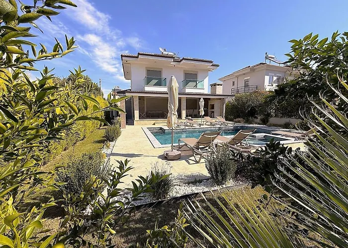 Sahra Premium - Luxury 4 Bedroom With Private Pool & Garden In Dalyan Center *