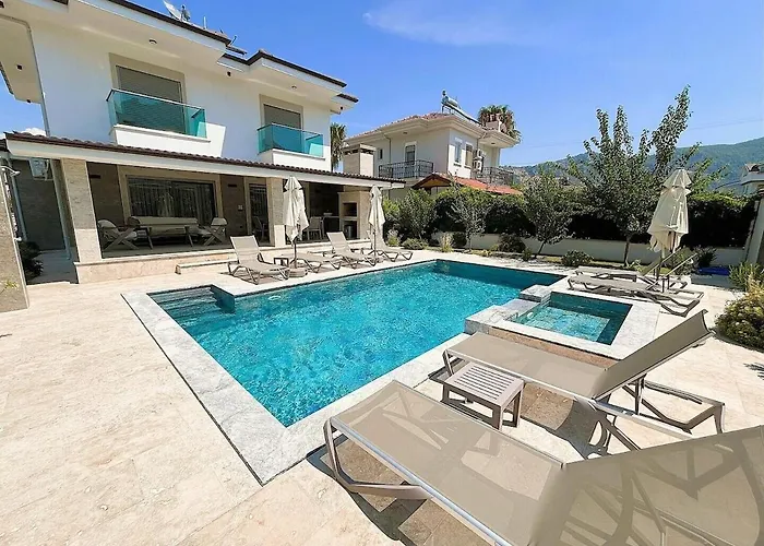 Sahra Premium - Luxury 4 Bedroom With Private Pool & Garden In Dalyan Center Vilă
