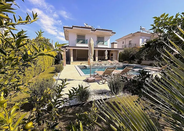 Vilă Sahra Premium - Luxury 4 Bedroom With Private Pool & Garden In Dalyan Center