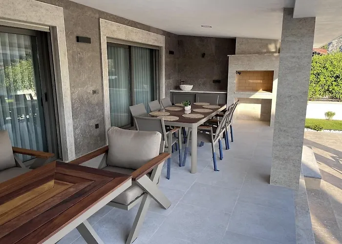 Sahra Premium - Luxury 4 Bedroom With Private Pool & Garden In Dalyan Center Vilă