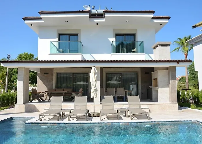 Vilă Sahra Premium - Luxury 4 Bedroom With Private Pool & Garden In Dalyan Center *