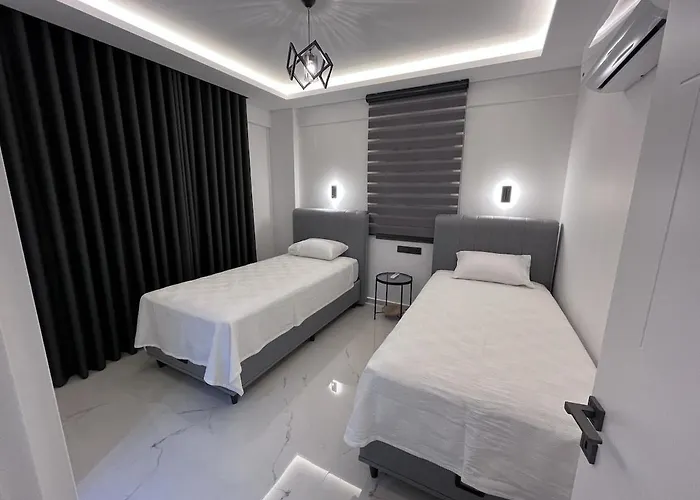 Sahra Premium - Luxury 4 Bedroom With Private Pool & Garden In Dalyan Center *