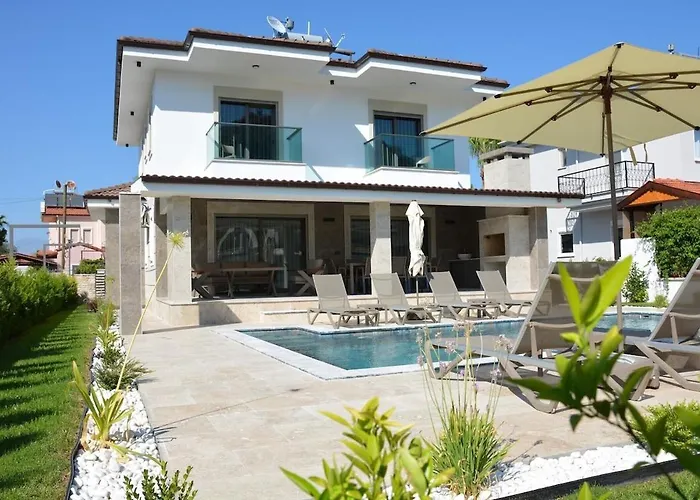 Vilă Sahra Premium - Luxury 4 Bedroom With Private Pool & Garden In Dalyan Center *