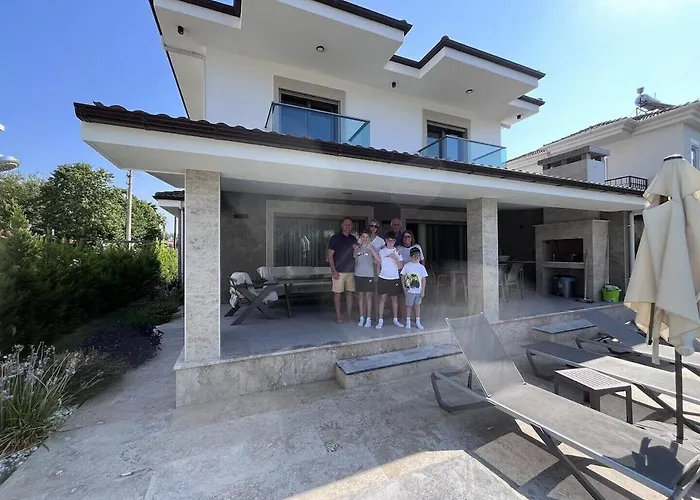 Vilă Sahra Premium - Luxury 4 Bedroom With Private Pool & Garden In Dalyan Center