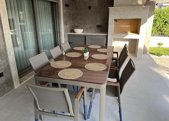 Vilă Sahra Premium - Luxury 4 Bedroom With Private Pool & Garden In Dalyan Center *