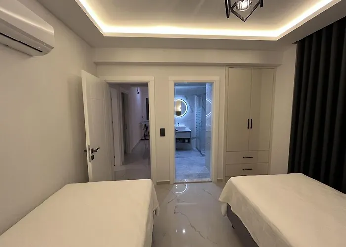 Vilă Sahra Premium - Luxury 4 Bedroom With Private Pool & Garden In Dalyan Center *