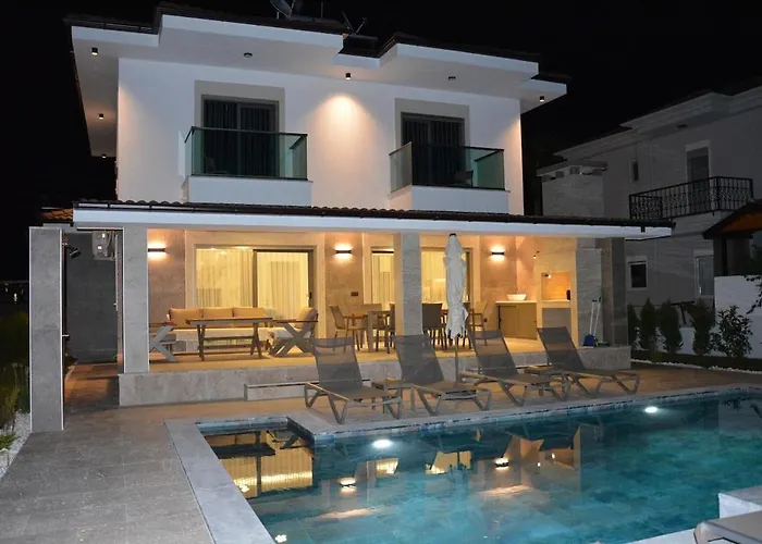 Sahra Premium - Luxury 4 Bedroom With Private Pool & Garden In Dalyan Center Vilă *