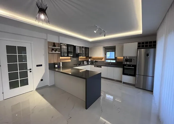 Sahra Premium - Luxury 4 Bedroom With Private Pool & Garden In Dalyan Center